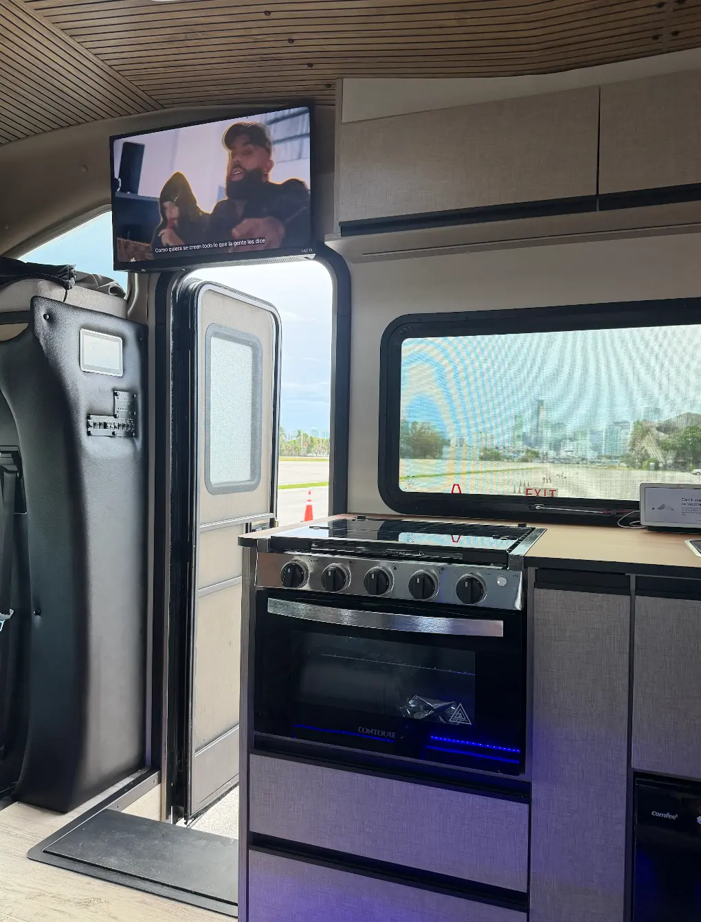 Kitchen & TV